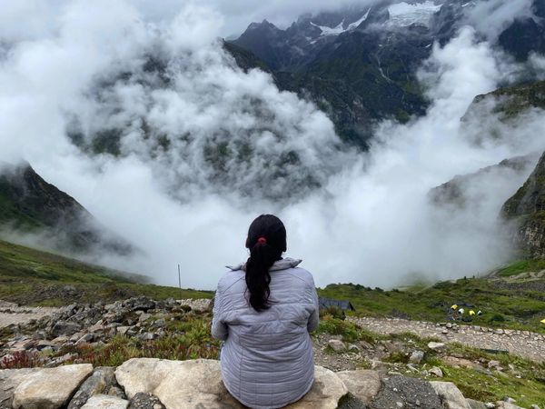 The Valley of Flowers: Pooja’s Solo Journey to Uttarakhand with Thrillophilia